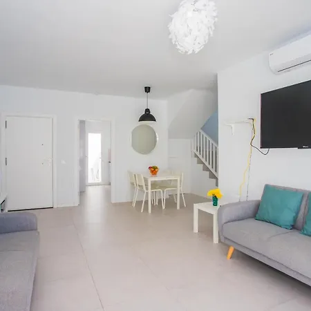 Suena Modern 2-bed With Private Pool *