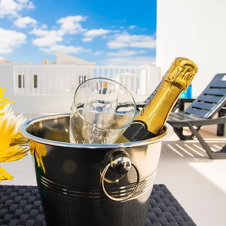 Suena Modern 2-bed With Private Pool *