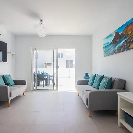 Suena Modern 2-bed With Private Pool Playa Blanca