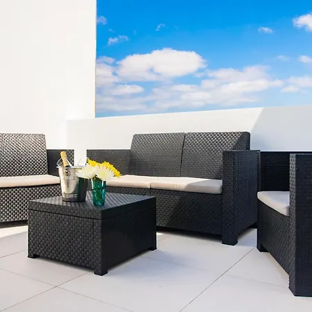 Suena Modern 2-bed With Private Pool *
